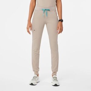 Women’s Zamora Jogger Scrub Pants in color BOULDER. Petite xs